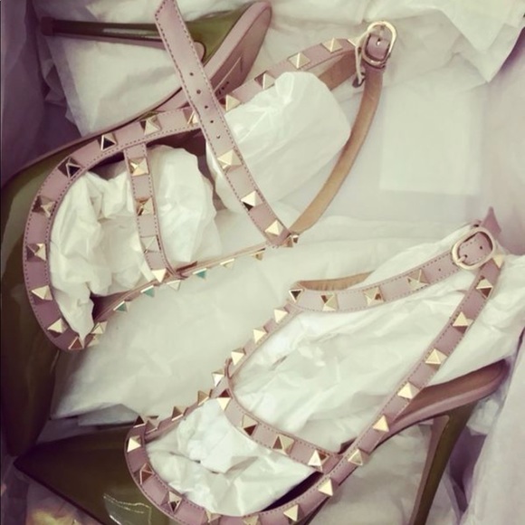 VALENTINO rockstud heels 👠 - Picture 4 of 5